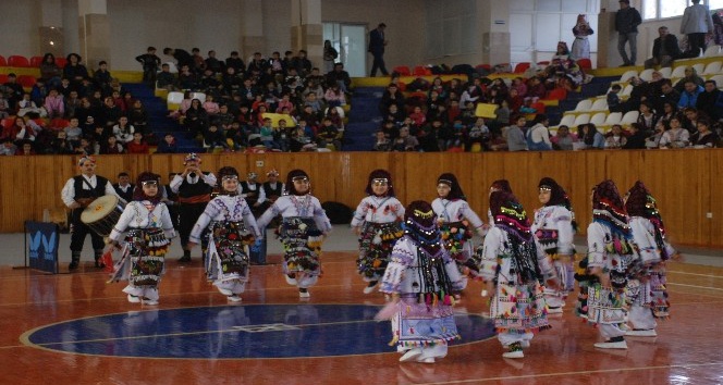 Tokat’ta halk oyunları il birinciliği yarışması
