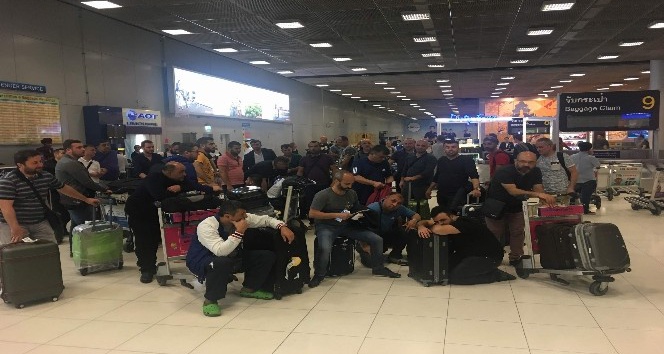 37 Türk iş adamı Bangkok’ta havalimanında mahsur kaldı