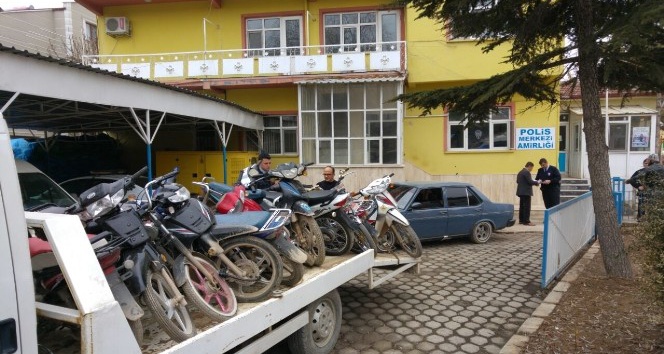 Bolvadin’de plakası ve ruhsatsız motosikletler toplanıyor