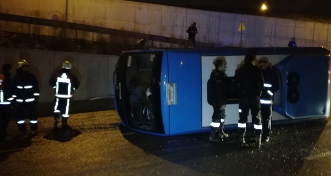 Pendik’te yolcu minibüsü devrildi: 1 yaralı