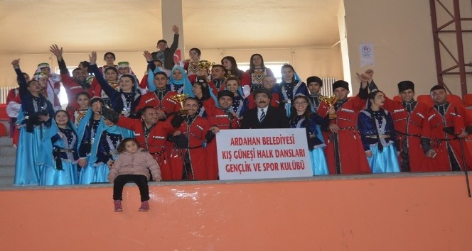Ardahan Belediyesi Kış Güneşi Halk Oyunları Gençlik ve Spor kulübü rüzgarı esti
