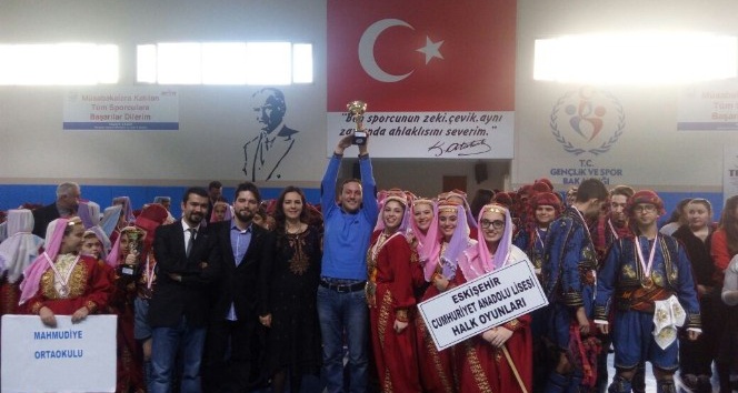 Cumhuriyet Anadolu Lisesi 3 kategoride birinci