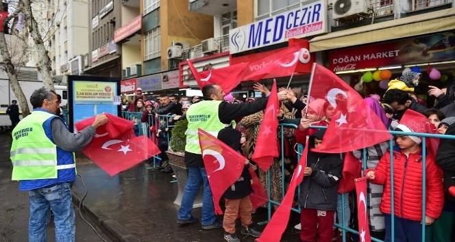 12 Şubat kahramanları anısına 12 bin Türk bayrağı