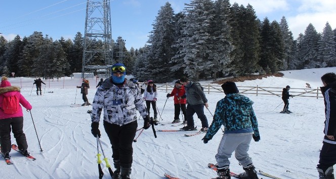 Bolu Belediyesi ücretsiz kayak eğitimine başladı