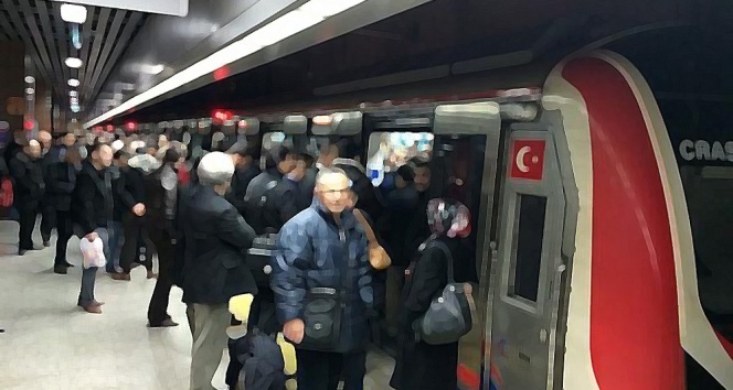 İBB’nin gece metrolarında çift ücret tarifesi büyük tepki çekiyor