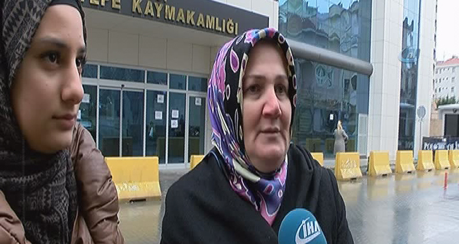 İstanbul&#039;da saldırıya uğrayan başörtülü kızın annesi yaşananlara tepki gösterdi