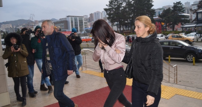 Trabzon&#039;da sosyal medyada randevulaşıp kavga eden genç kızlar serbest