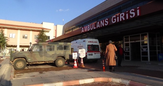 El Bab’da kirpi aracının devrilmesi sonucu yaralanan askerler Türkiye’ye getirildi