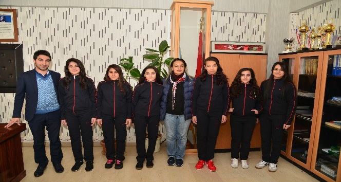 Diyarbakır Büyükşehir Belediyesi başarılı sporcuları ödüllendirdi