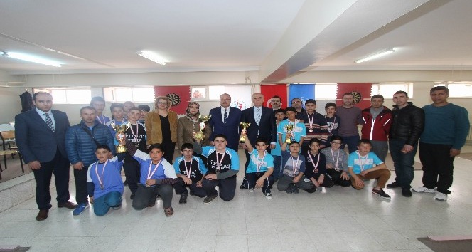 Yıldız Erkeklerde Dart Şampiyonu Zeytçioğlu Ortaokulu oldu