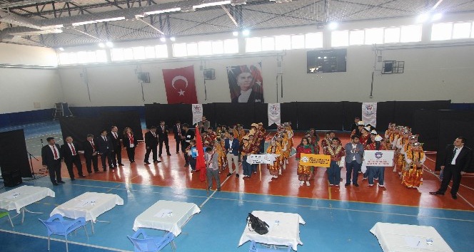 Okullar Arası Halk Oyunları yarışması yapıldı