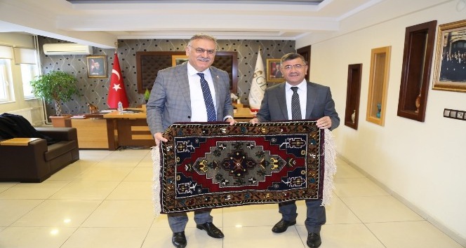 AK Parti Yerel Yönetimler Başkan Yardımcısı, Belediye Başkanı Faruk Akdoğan’ı ziyaret etti