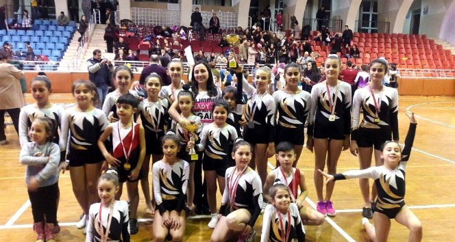 Sökeli cimnastikçilere 14 madalya 2 kupa