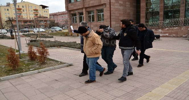 İranlı dolandırıcılar Osmancık polisinden kaçamadı
