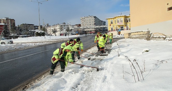 Trabzon’da kar mücadelesi çalışmaları sürdürülüyor