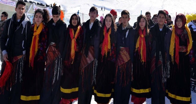 Bitlis’te kayak ve atletizm yarışmaları yapıldı