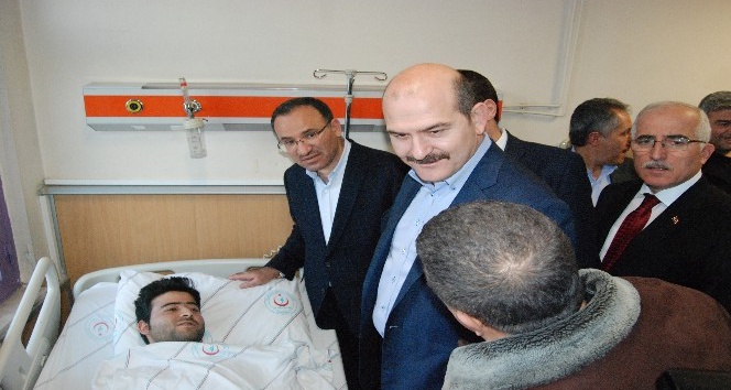 Bakanlar, Viranşehir’deki saldırıda yaralananları ziyaret etti