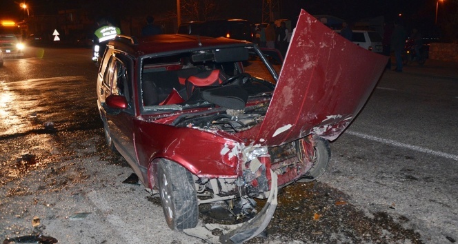 Milas’ta spin atan bir araç kaza yaptı; 1&#039;i ağır 4 yaralı