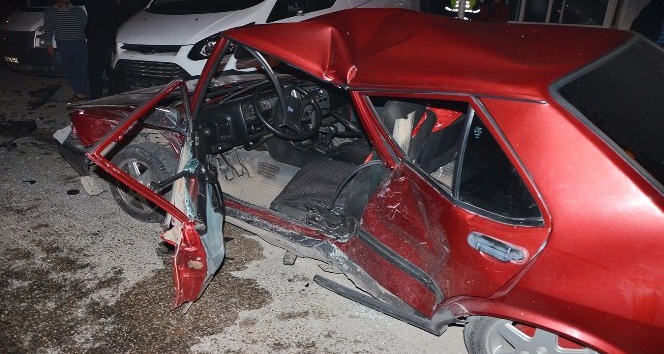 Milas’ta spin atan bir araç kaza yaptı; 1’i ağır 4 yaralı