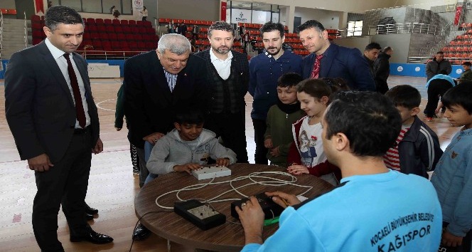 Başkan Karaosmanoğlu, sporcu test çalışmalarını inceledi