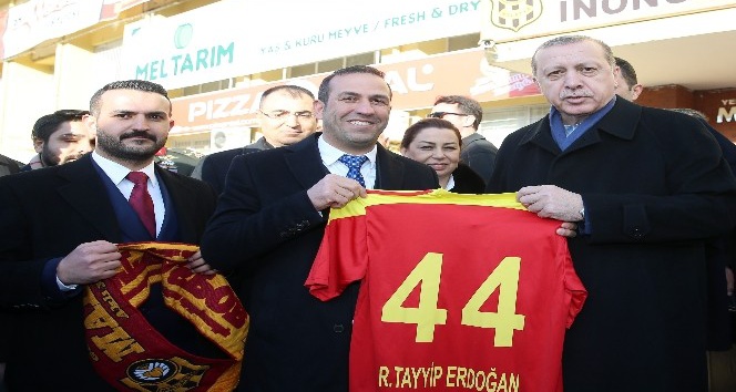 Cumhurbaşkanı Erdoğan’a Evkur Yeni Malatyaspor forması