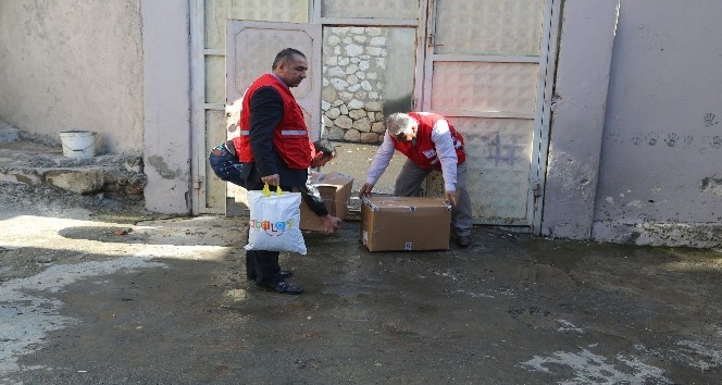 Türk Kızılayından Suriyelilere yardım