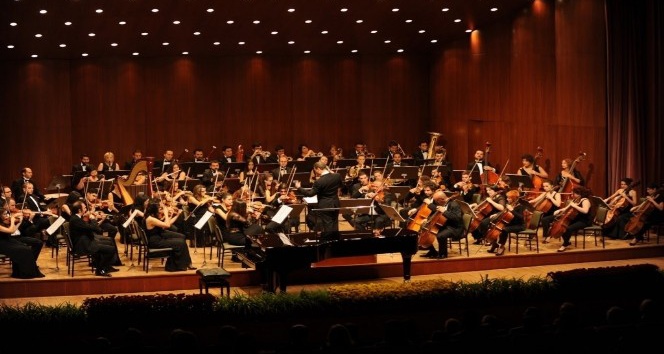 Anadolu Üniversitesi Senfoni Orkestrası dünyaca ünlü Piyanist Şevki Karayel’e eşlik edecek