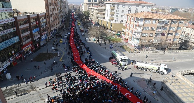 Dev Türk Bayrağı ile Cumhurbaşkanı Erdoğan’a ’evet’ desteği