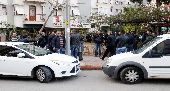 Antalya’da polis evinde intihar etti