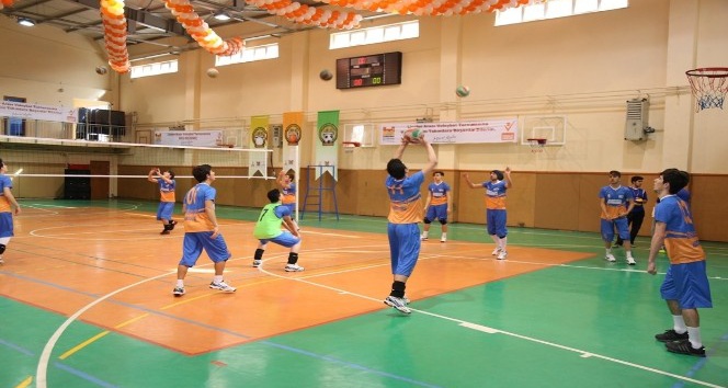 Zeytinburnu liselerarası spor turnuvaları başladı