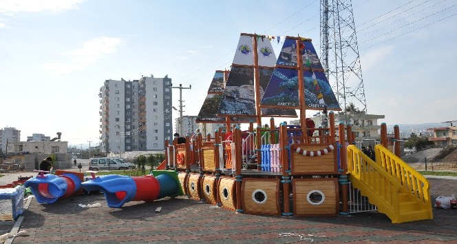 Erdemli’de çocuklar için ikinci gemi park yapıldı