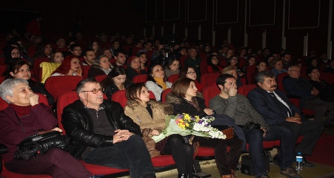 Zonguldak’ta &quot;Ya Sev Ya Hamlet“ oyunu sergilendi
