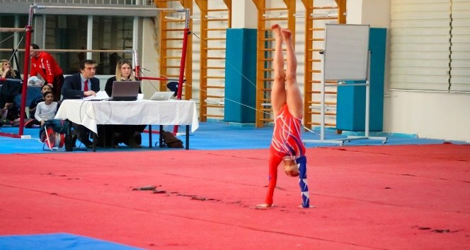 Okullar Arası Kız- Erkek Yıldız Jimnastik Şampiyonası yapıldı