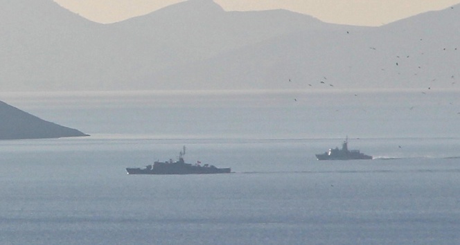 Türk ve Yunan savaş gemileri Kardak'ta karşı karşıya geldi