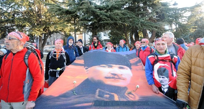 Atatürk ve İstiklal Yolu yürüyüşü tamamlandı