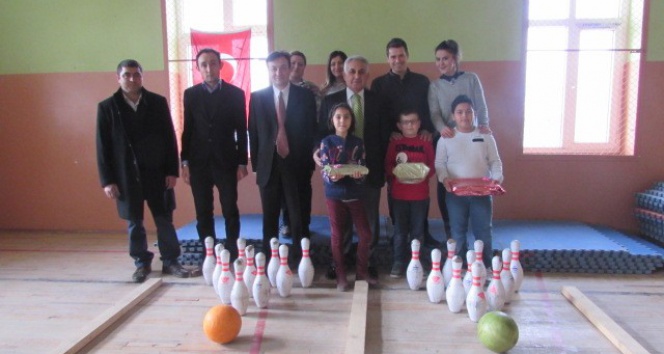 Mahmudiye Atatürk İlkokulu öğrencileri bowling topuna ilk kez dokundu