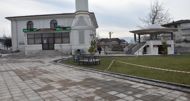 Düzce Belediyesi camilerin çevresine düzenleme yapıyor