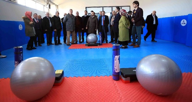 Başkan Karaosmanoğlu, Sarımeşe spor salonunu inceledi