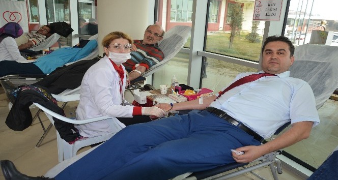 Hastane çalışanları kan bağışında bulundu