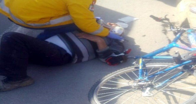 Yolcu minibüsü bisiklete çarptı: 1 yaralı
