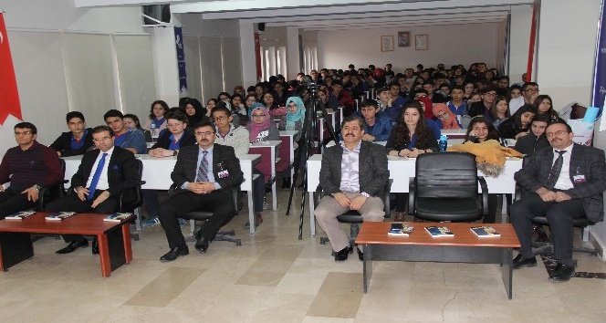İncesu Belediye Başkanı Zekeriya Karayol Kilim Sosyal Bilimler Lisesinde seminer verdi