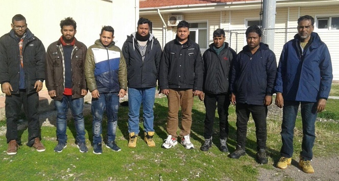 8 göçmen kıskıvrak yakalandı
