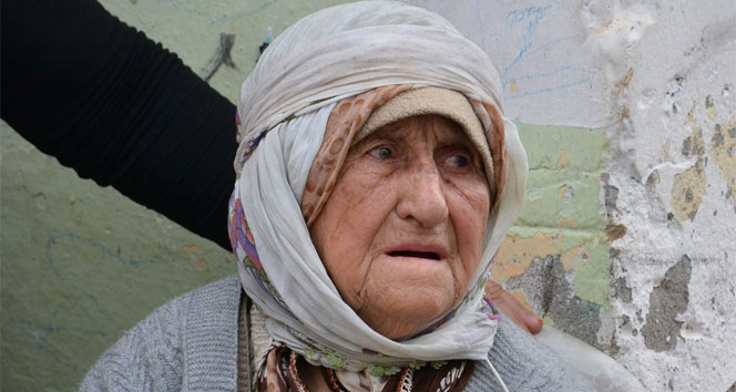 Tokat&#039;ta 93 yaşındaki kadının evi yandı