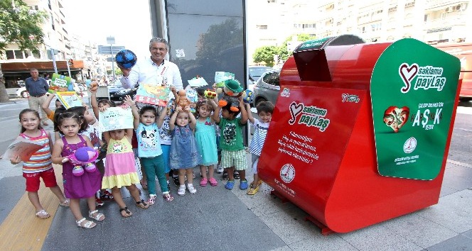 Çocuklar 15 bin kitap ve oyuncak bağışladı
