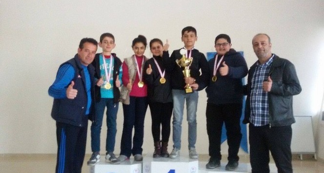 Kahta Türkiye Petrolleri Atatürk Ortaokulu satrançta il birincisi oldu