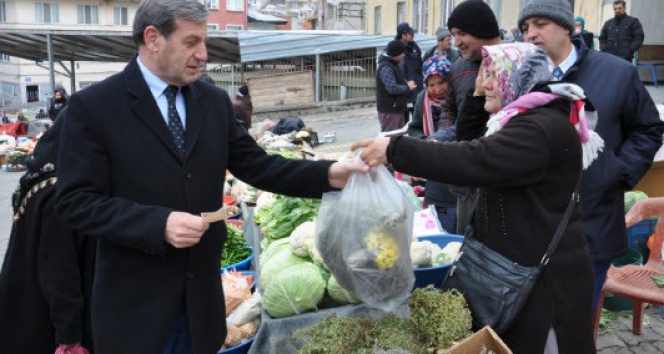 Başkan Özkan, pazarcı esnafıyla buluştu
