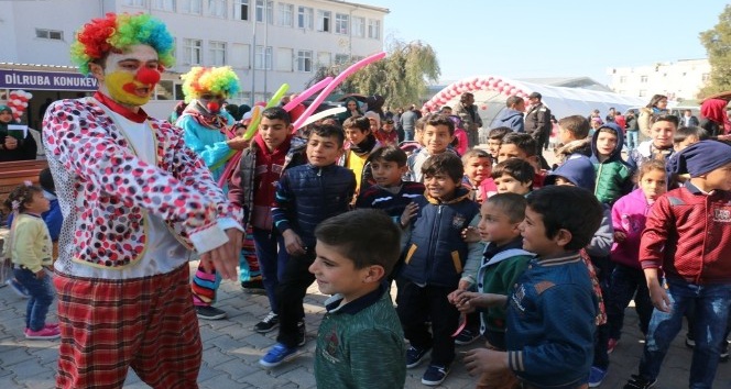 Suriyeli yetimler eğlencenin tadını çıkardı