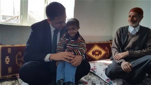 Kaymakam Sağ’dan lösemi hastası Muhammed Atilla’nın ailesine ziyaret