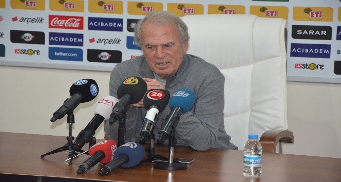 Mustafa Denizli, Ümraniyespor maçı ile takımının başında ilk kez sahaya çıkacak