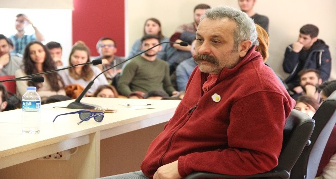Ünlü Yazar ve Yönetmen Onur Ünlü, Anadolu Üniversitesi’nde söyleşiye katıldı